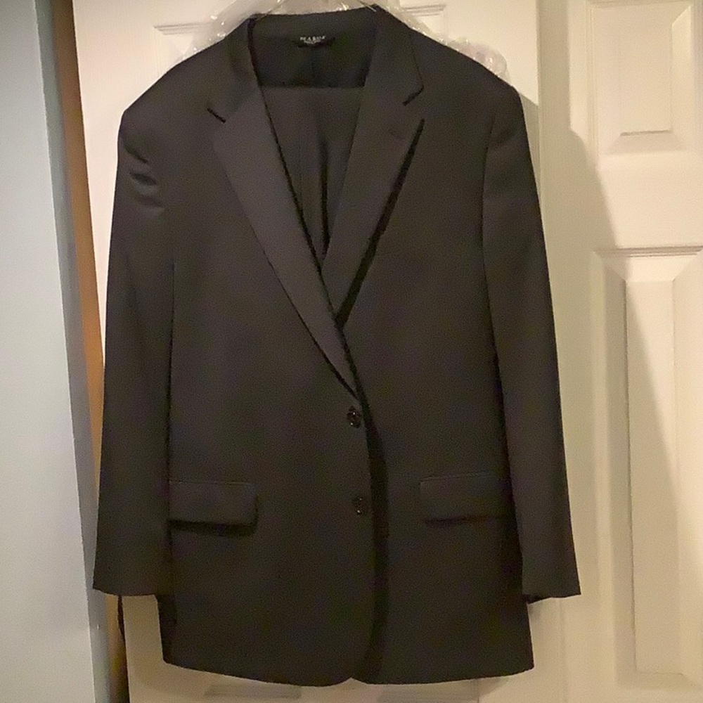 Jos. A. Bank Travelers Collection Suit 46R/40R, Charcoal (selling for neighbor)